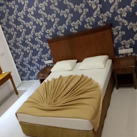 Garden Beach Hotel Kalutara Extérieur photo
