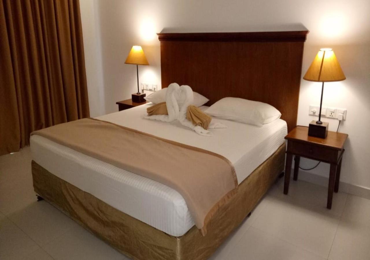 Garden Beach Hotel Kalutara Extérieur photo