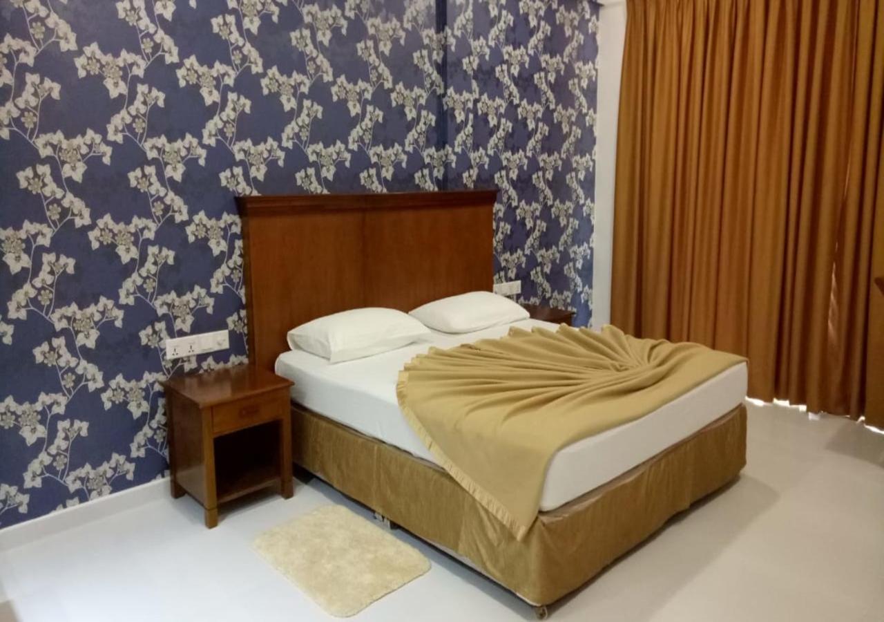 Garden Beach Hotel Kalutara Extérieur photo