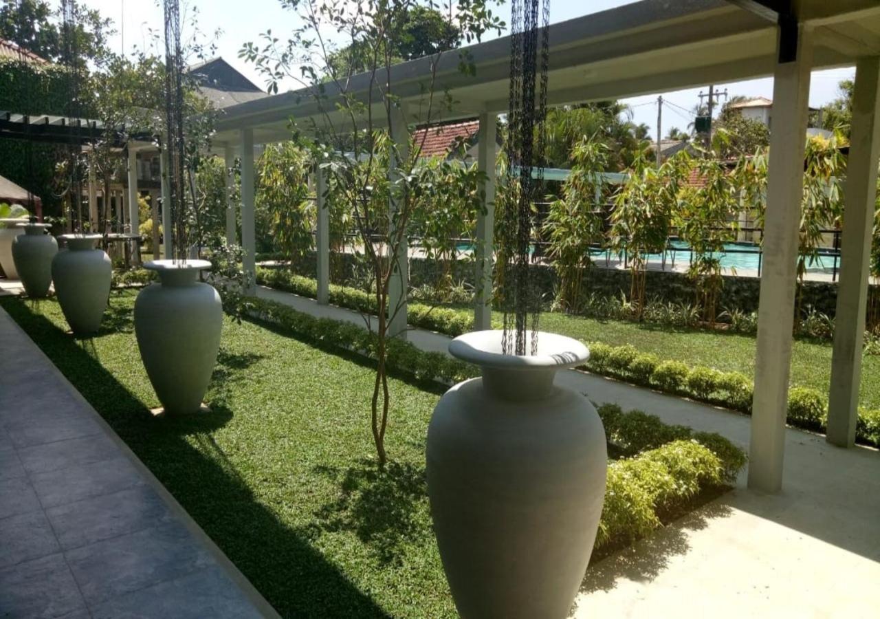 Garden Beach Hotel Kalutara Extérieur photo