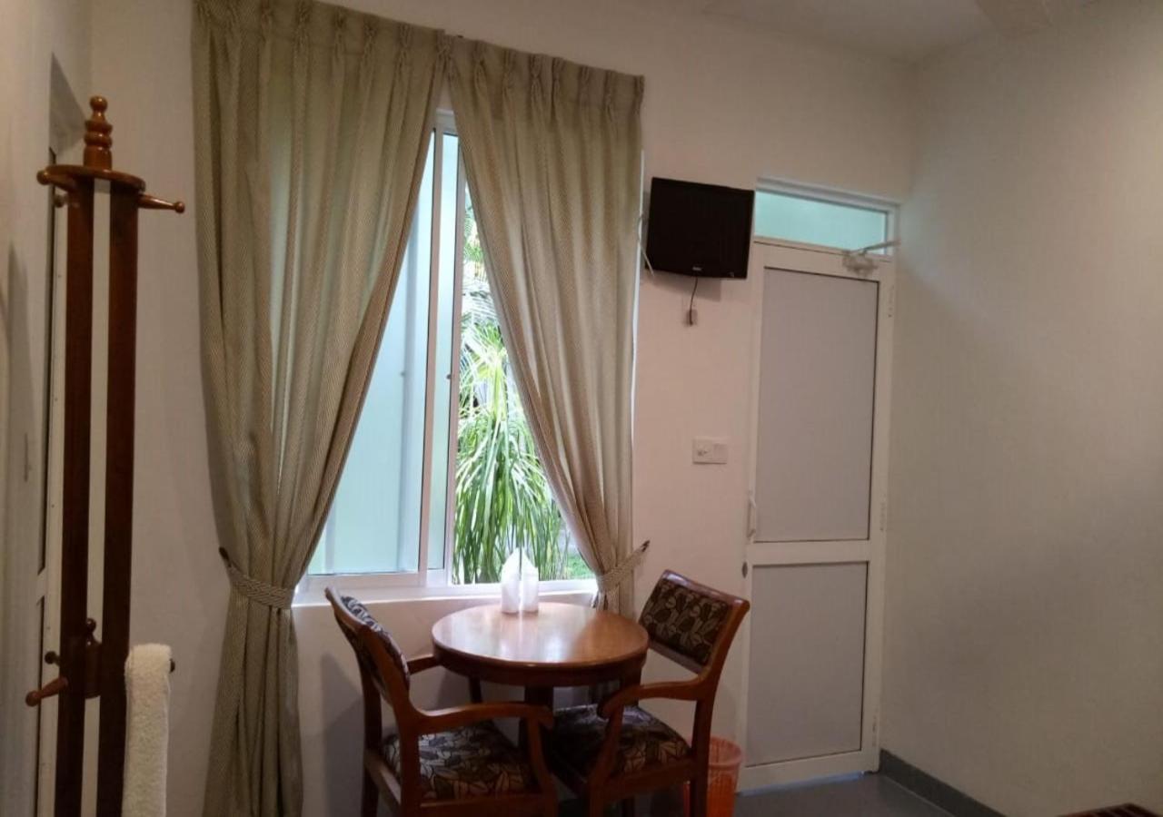 Garden Beach Hotel Kalutara Extérieur photo