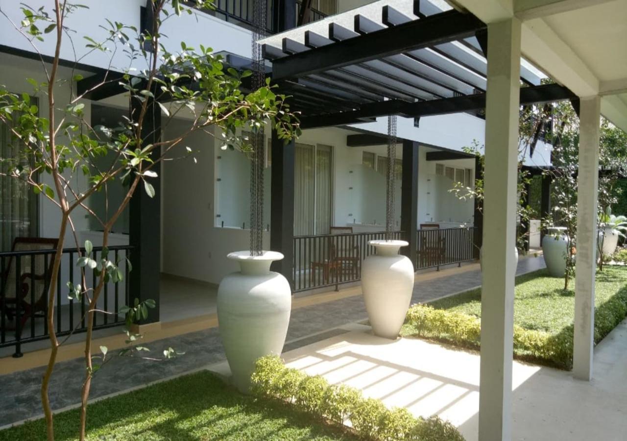 Garden Beach Hotel Kalutara Extérieur photo