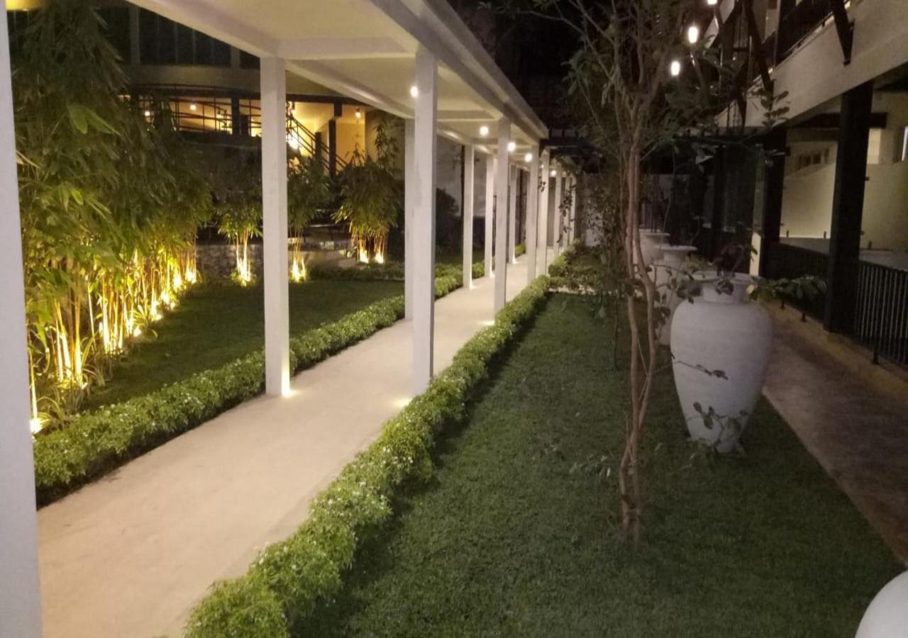 Garden Beach Hotel Kalutara Extérieur photo