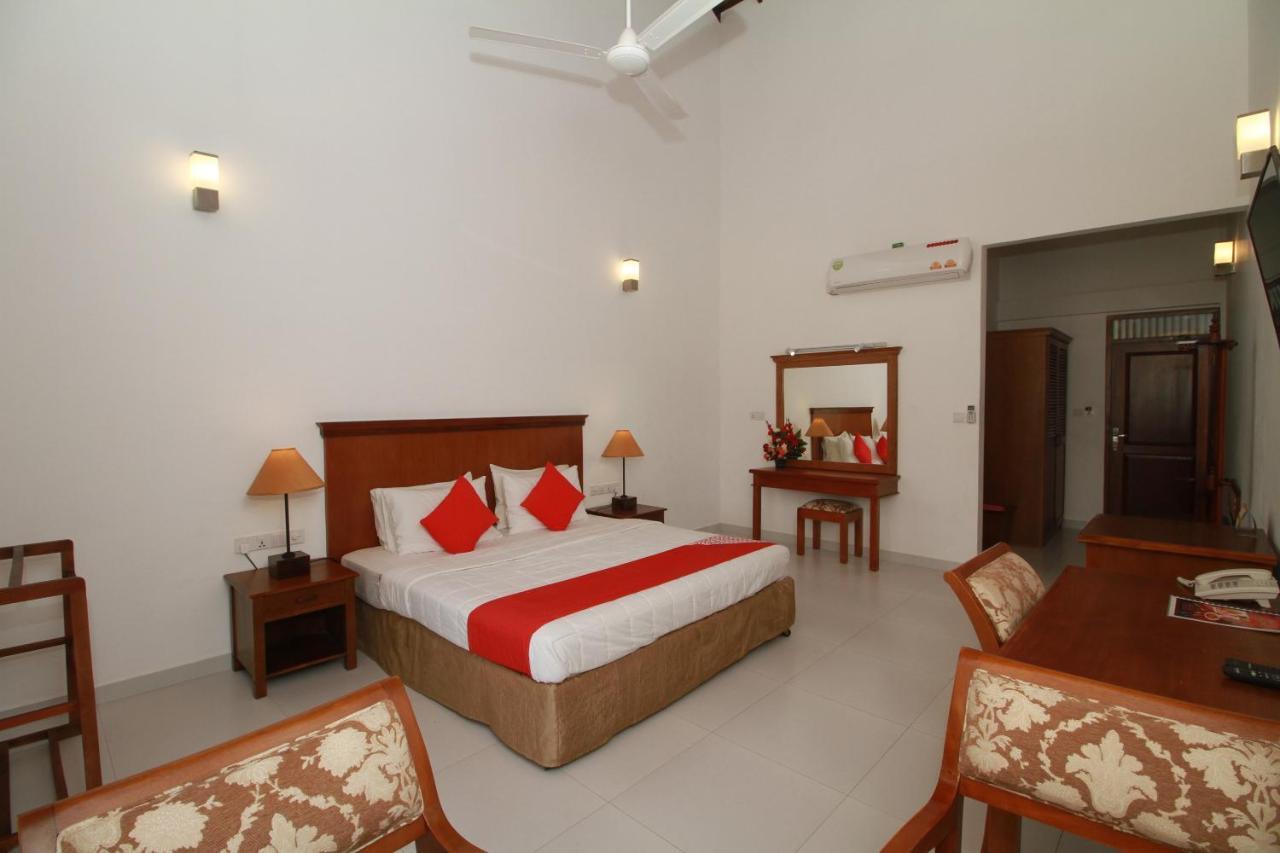 Garden Beach Hotel Kalutara Extérieur photo