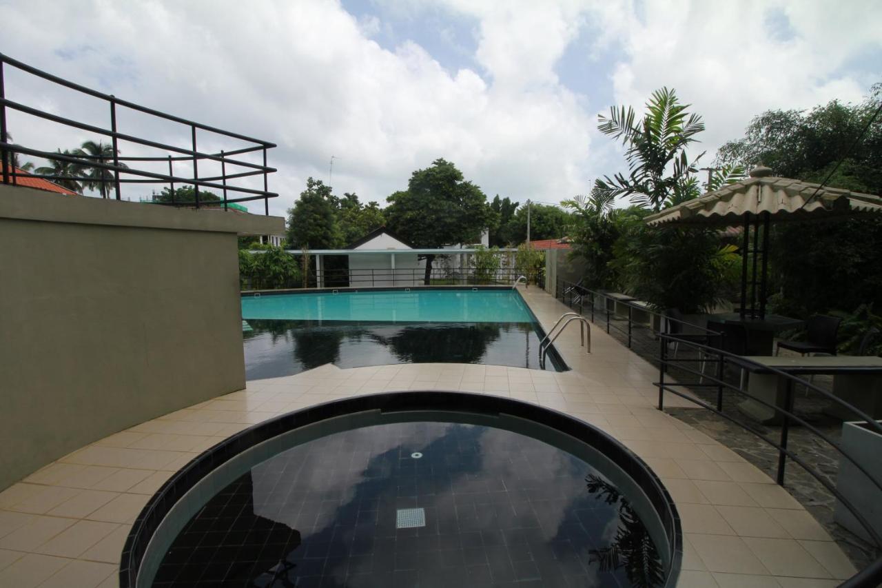 Garden Beach Hotel Kalutara Extérieur photo