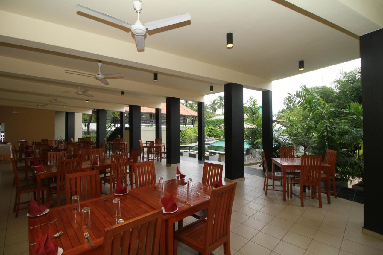 Garden Beach Hotel Kalutara Extérieur photo
