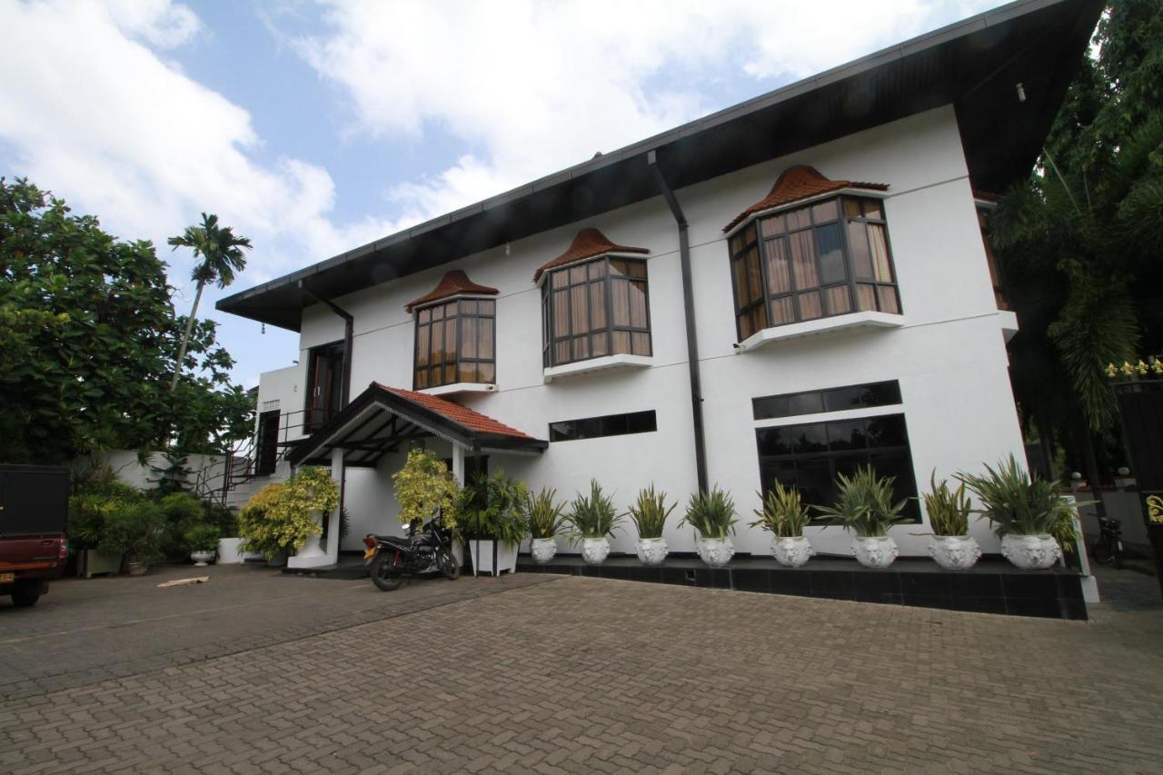Garden Beach Hotel Kalutara Extérieur photo