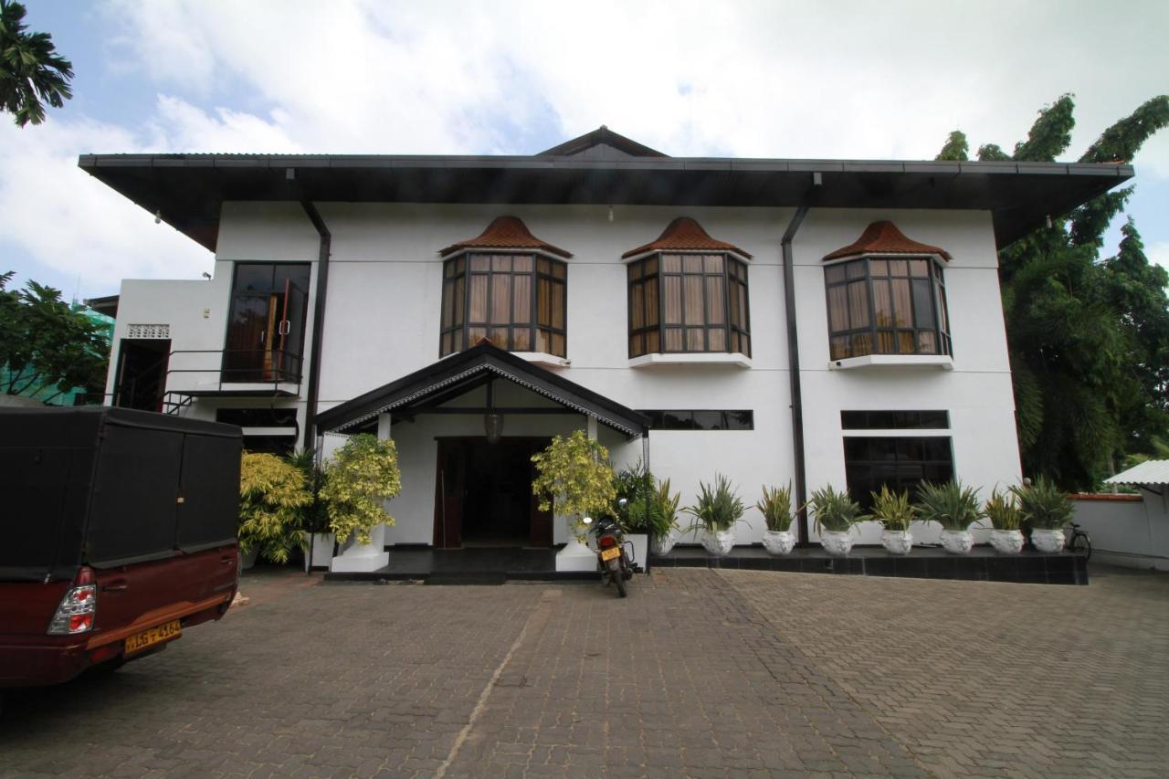 Garden Beach Hotel Kalutara Extérieur photo