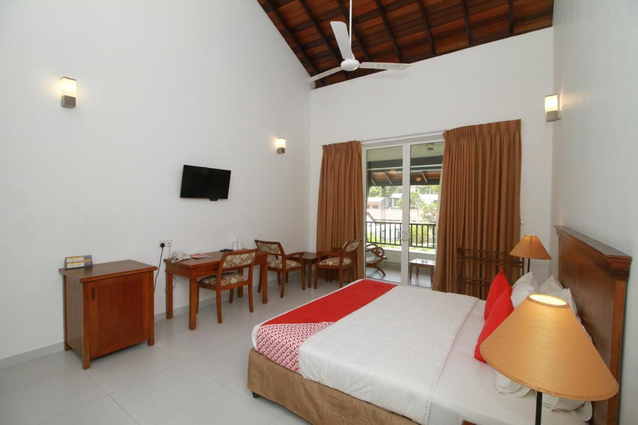Garden Beach Hotel Kalutara Extérieur photo