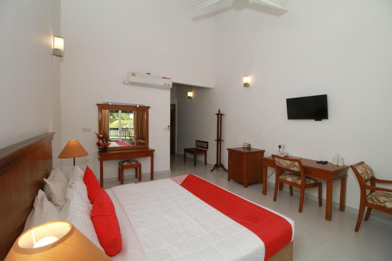 Garden Beach Hotel Kalutara Extérieur photo